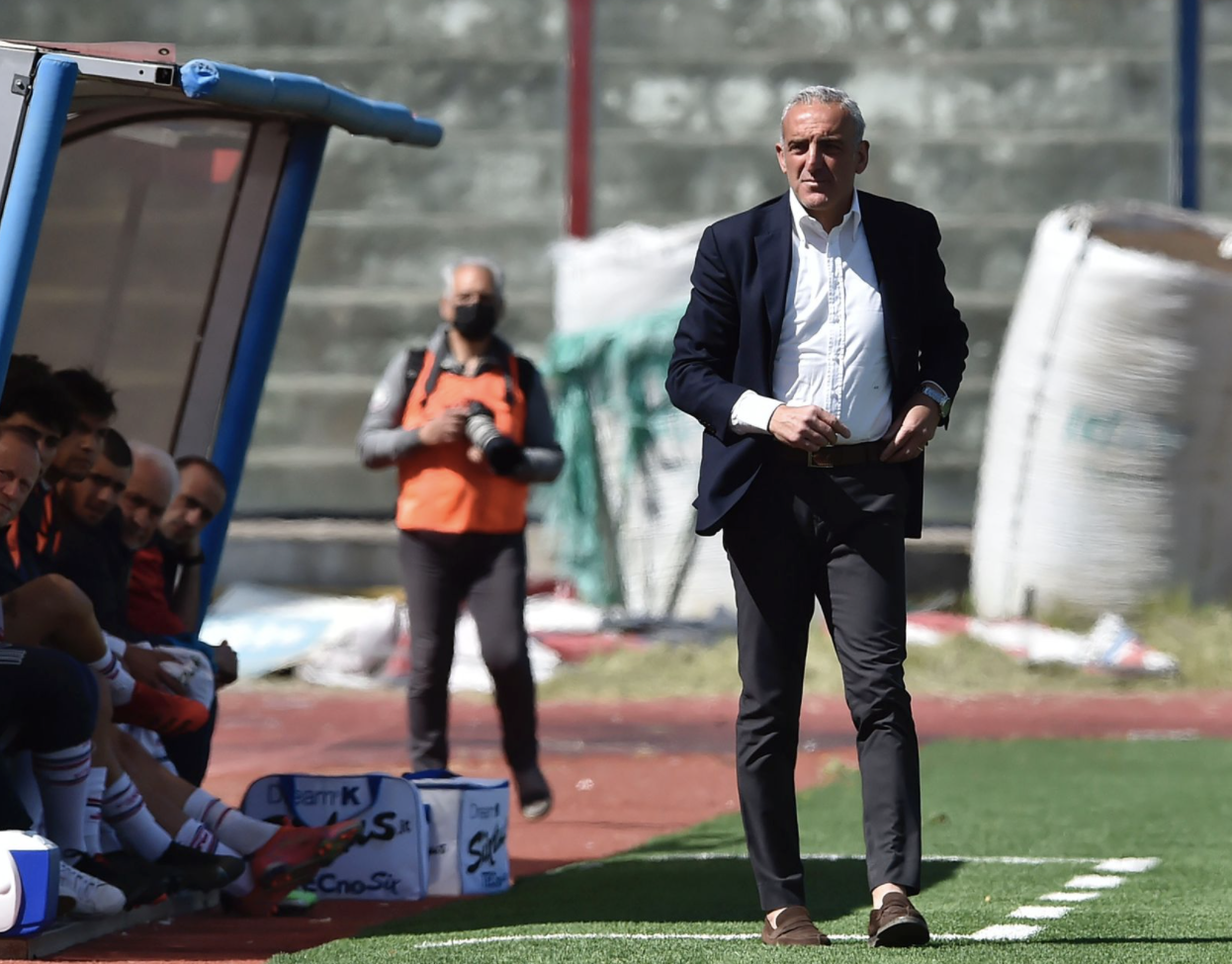 Feola assolve la Casertana e rilancia: “Nulla da rimproverare ai ragazzi, anche oggi un ko immeritato. Fallimento? Parlo alla fine, intanto speriamo ancora…”