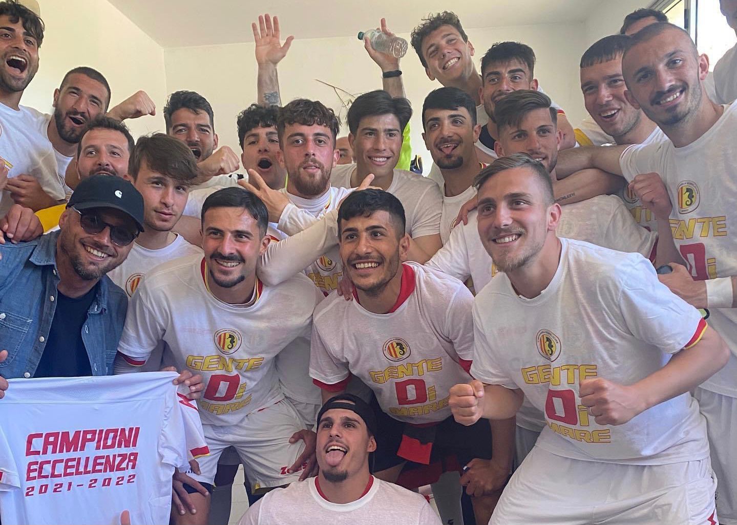 La festa giallorossa negli spogliatoi