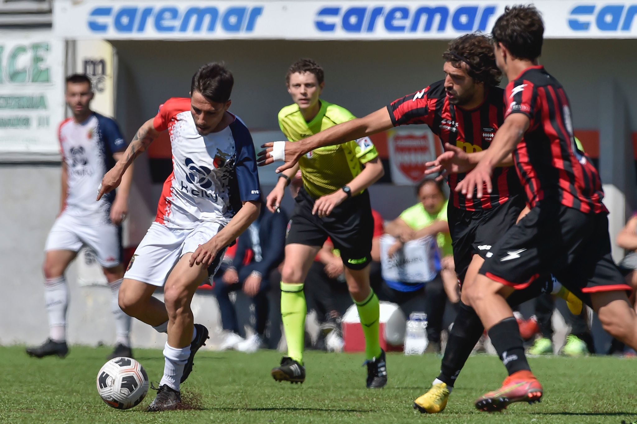 CASERTANA, SOLO UN PARI A SORRENTO. Fallito il sorpasso alla Nocerina, la zona play-off resta ad un passo