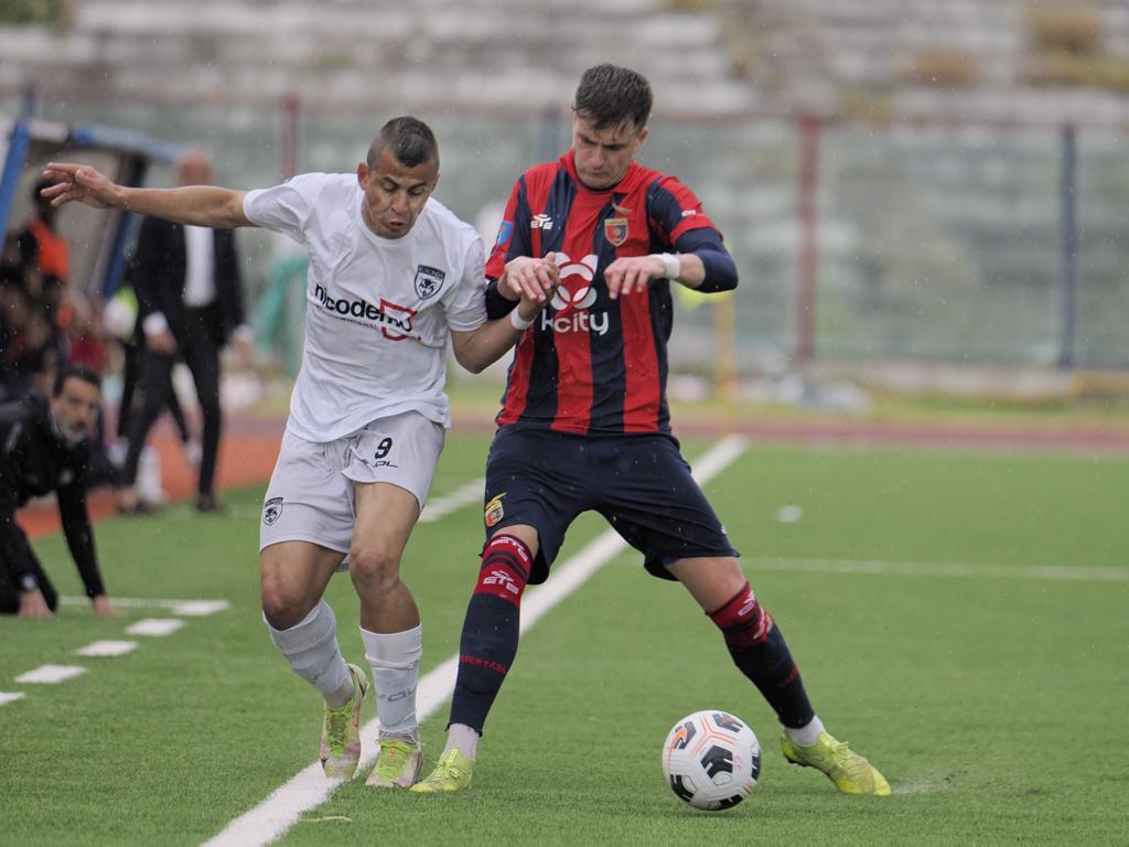 TRE PUNTI D’ORO PER LA CASERTANA. La partita ha vissuto attimi di terrore per l’infortunio al portiere Kapustins