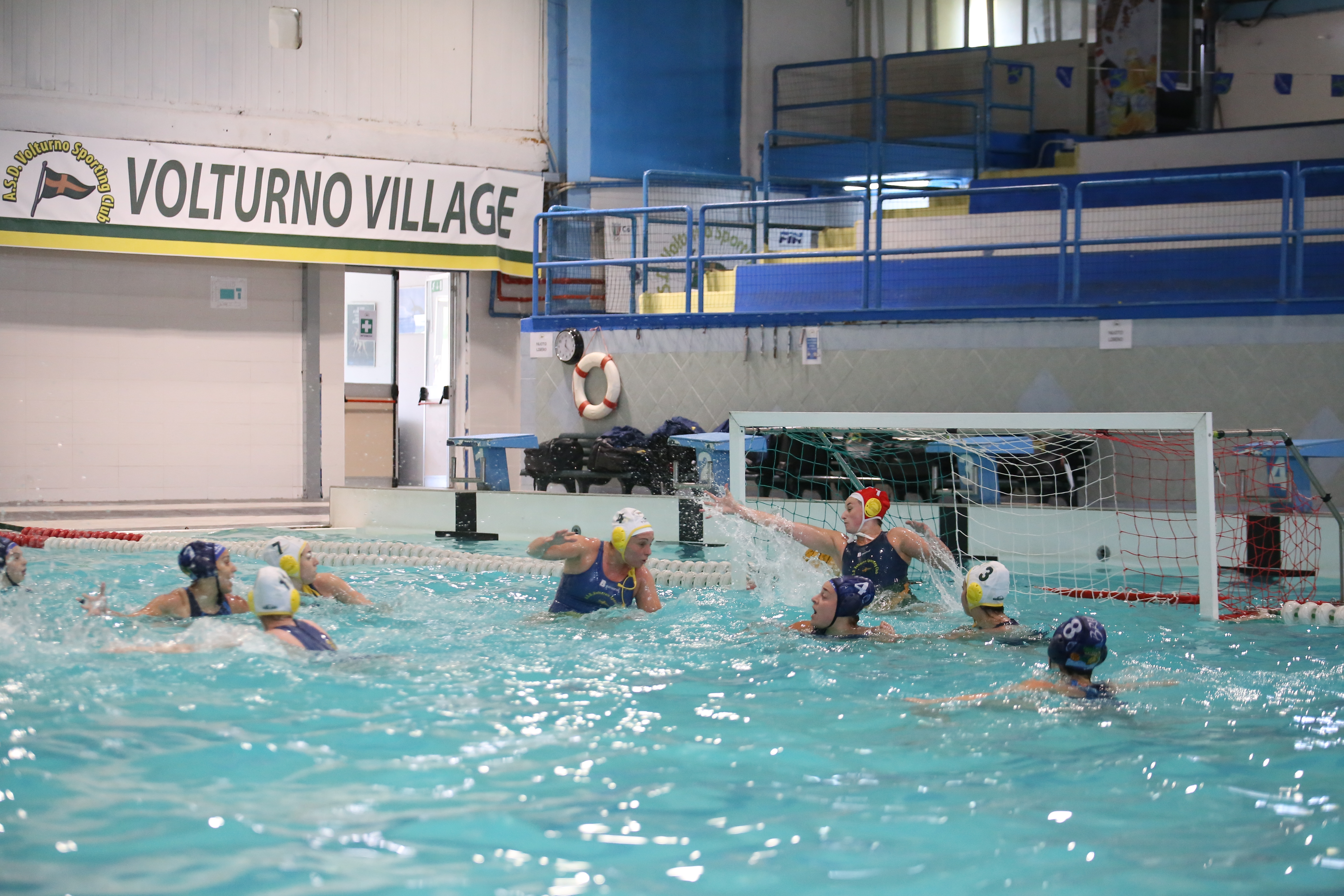 SCONFITTA CASALINGA. Volturno grande per tre tempi, poi si arrende ad arbitro e Brizz Nuoto. La fotogallery dell’incontro
