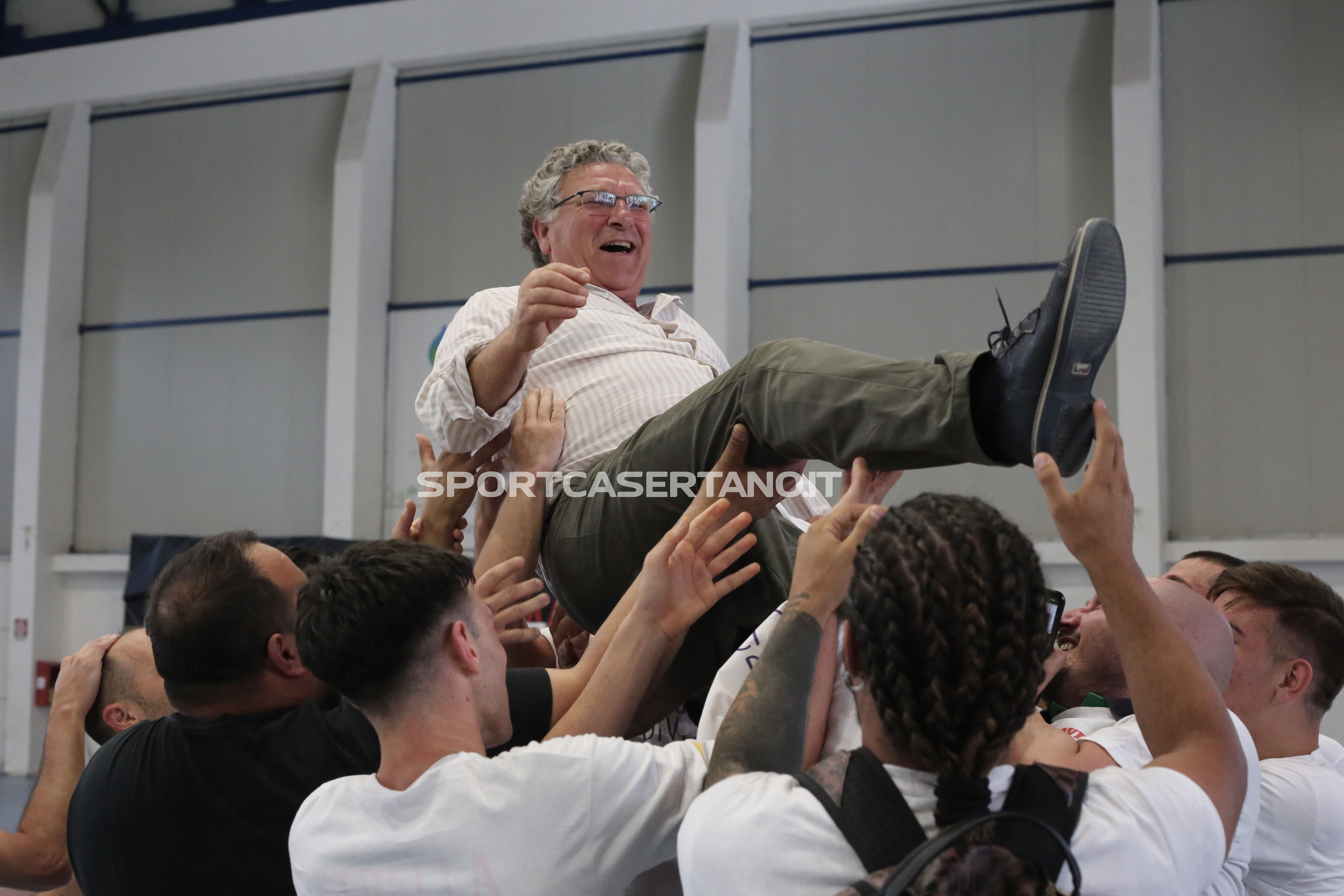 IL NUOVO INIZIO DEL CASAGIOVE FUTSAL. La vittoria di Costanzo, le lacrime di Ricciardi e quegli inossidabili ragazzi dell’Inps