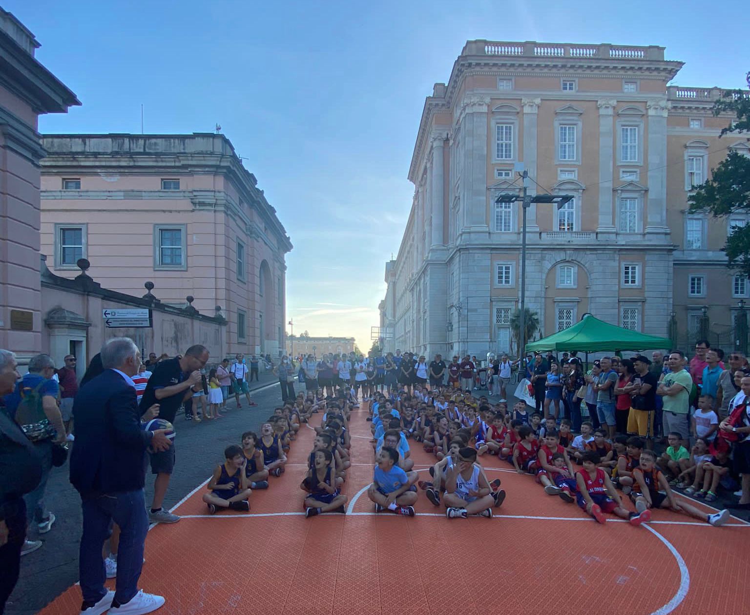 ALL’OMBRA DELLA REGGIA DI CASERTA. Che spettacolo la Festa regionale Minibasket