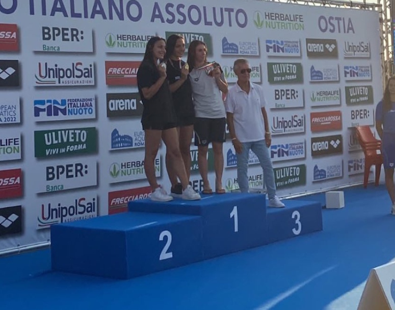 ASSOLUTI NUOTO. Le gemelle Cesarano prima e seconda nei 400 stile, la Crispino è argento dei 200 farfalla