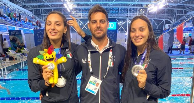 GIOCHI DEL MEDITERRANEO. Tonia e Noemi gemelle d’argento nella 4×200 stile libero. Dopo l’oro di Stefanì è festa Time Limit/Assonuoto