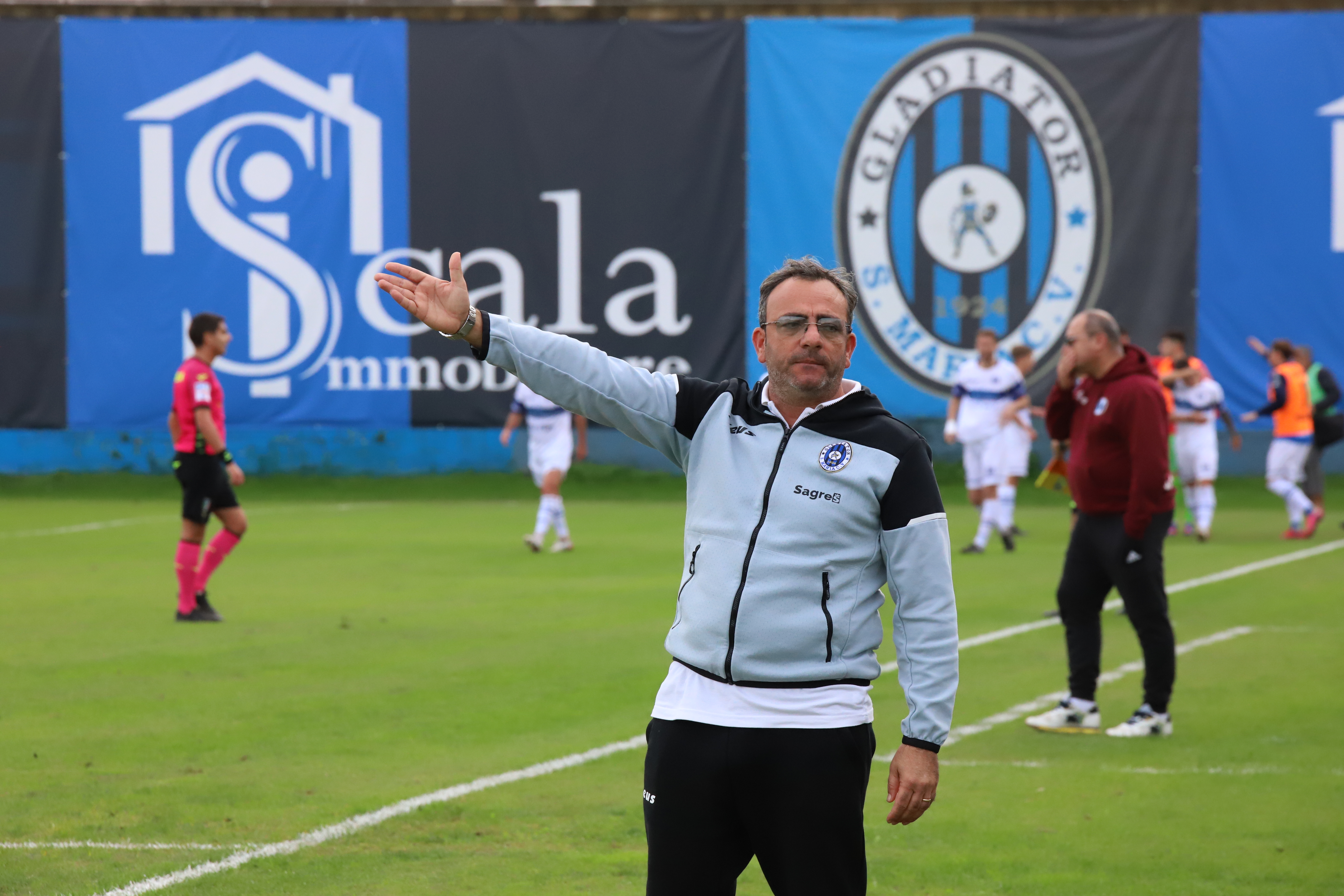 ALTRA RIMONTA DA BRIVIDI. Pazzo Gladiator, due gol in tre minuti ma Teore Grimaldi non ci sta: “Sono incazzato nero, ancora troppi regali. Pari dedicato ad Amedeo”