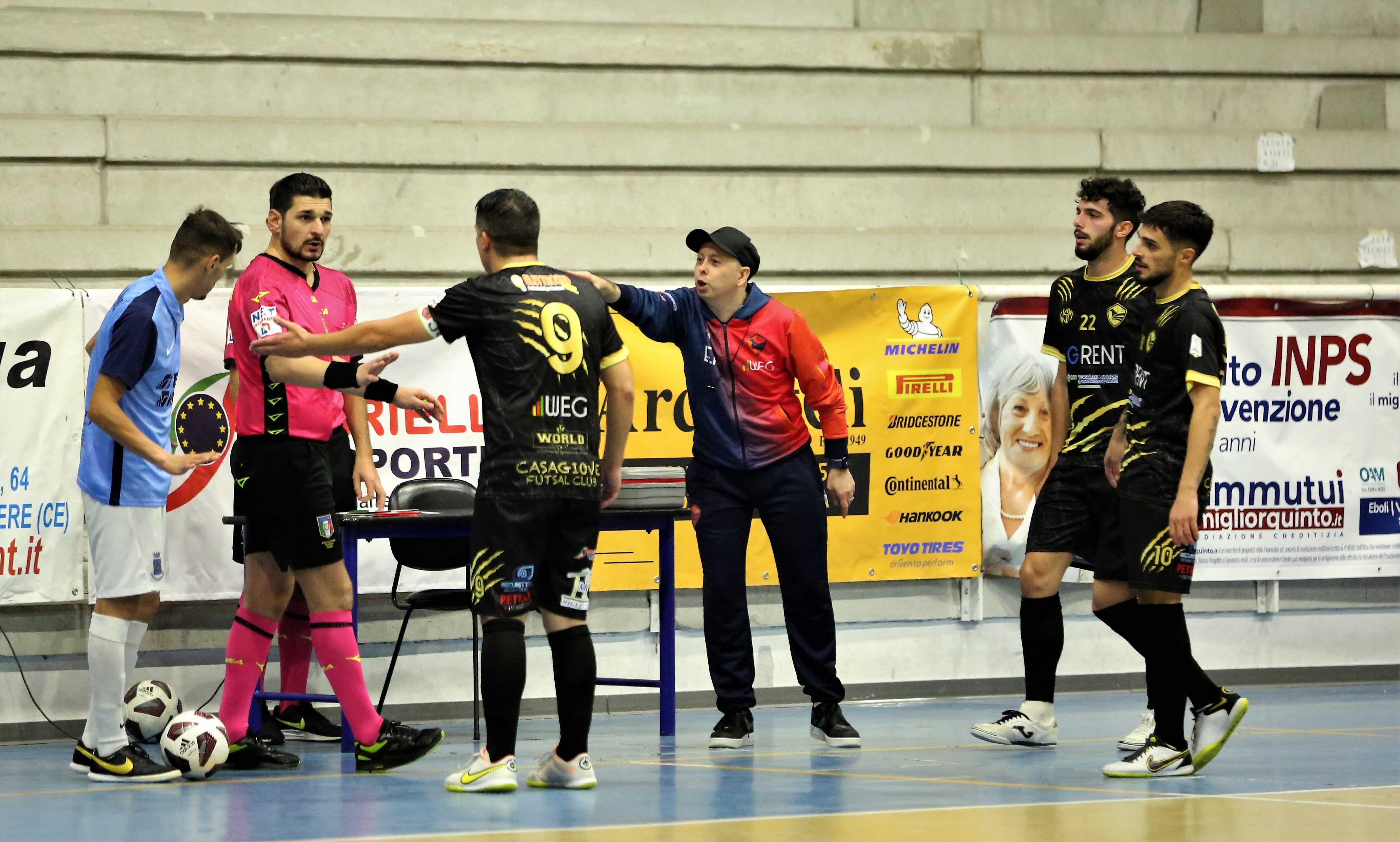 SECONDA VITTORIA DI FILA. Il Casagiove Futsal si prende il derby con lo Junior Domitia, mister Panniello: “Siamo in crescita ma non dobbiamo più concederci pause”