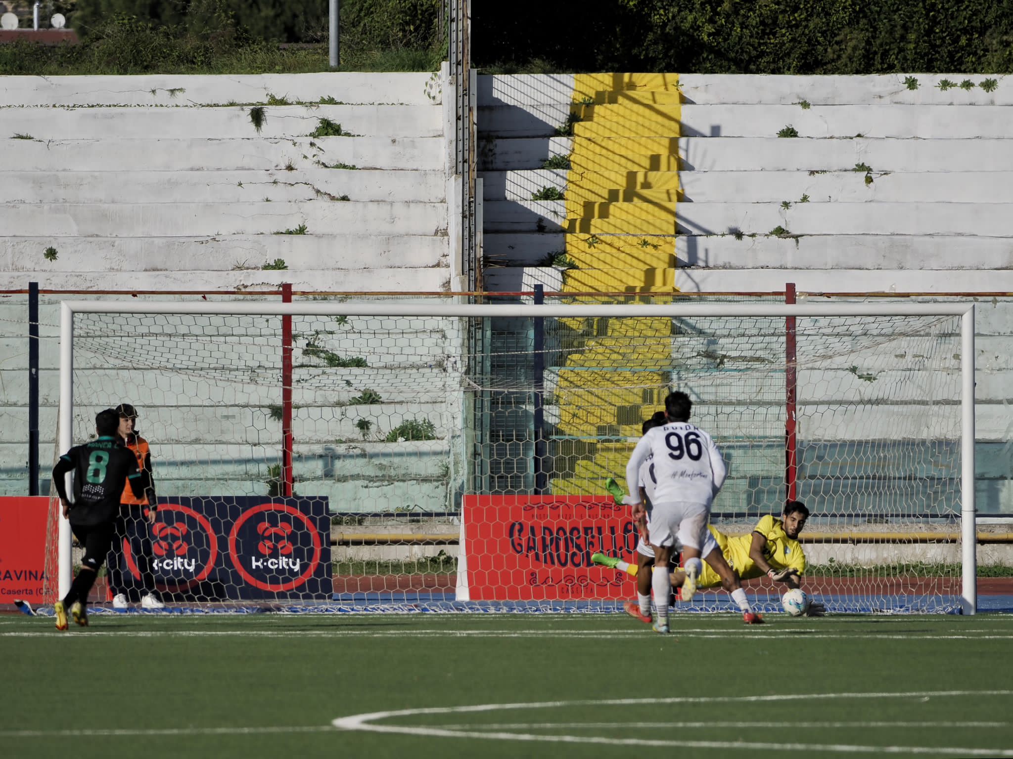 DELUDONO ANCORA I FALCHETTI. La Casertana si incarta e crolla a -9 dalla vetta. La fotogallery del pari casalingo con l’Arzachena