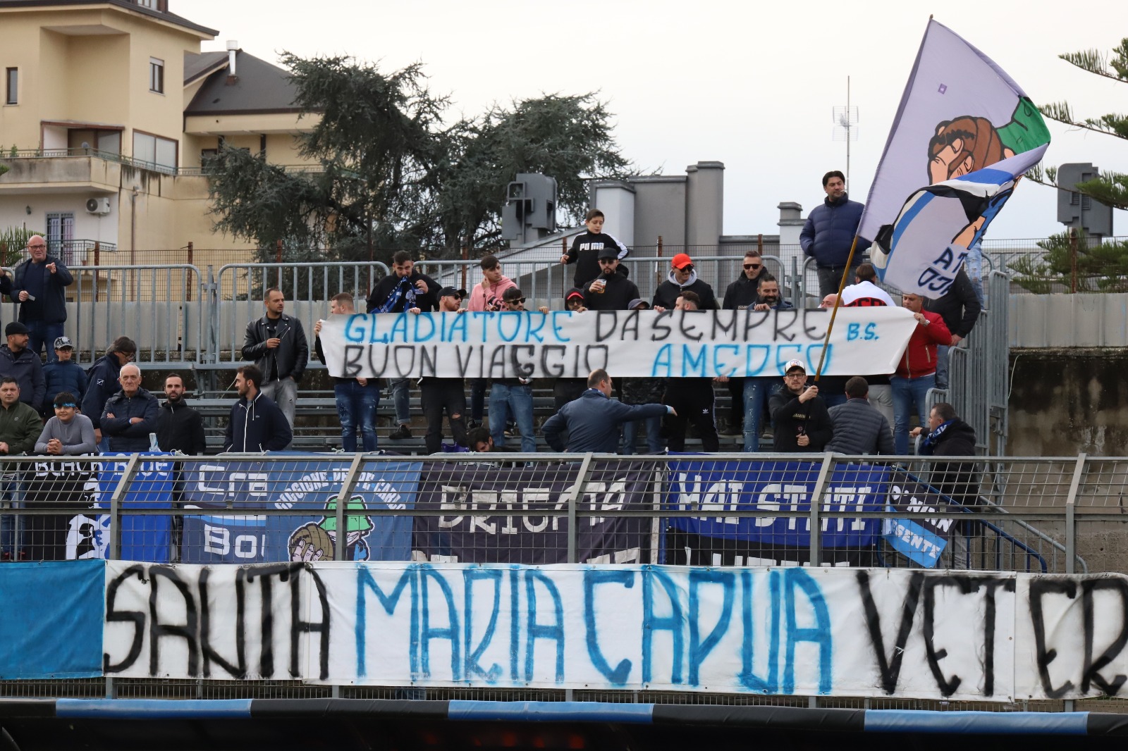 CIAO AMEDEO. Striscione e coro della Brigata Spartaco per il dirigente del Gladiator
