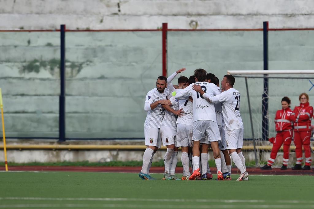 EMOZIONI E GOL AL PINTO. La Casertana ritrova la vittoria in campionato e domenica sfida la capolista Sorrento