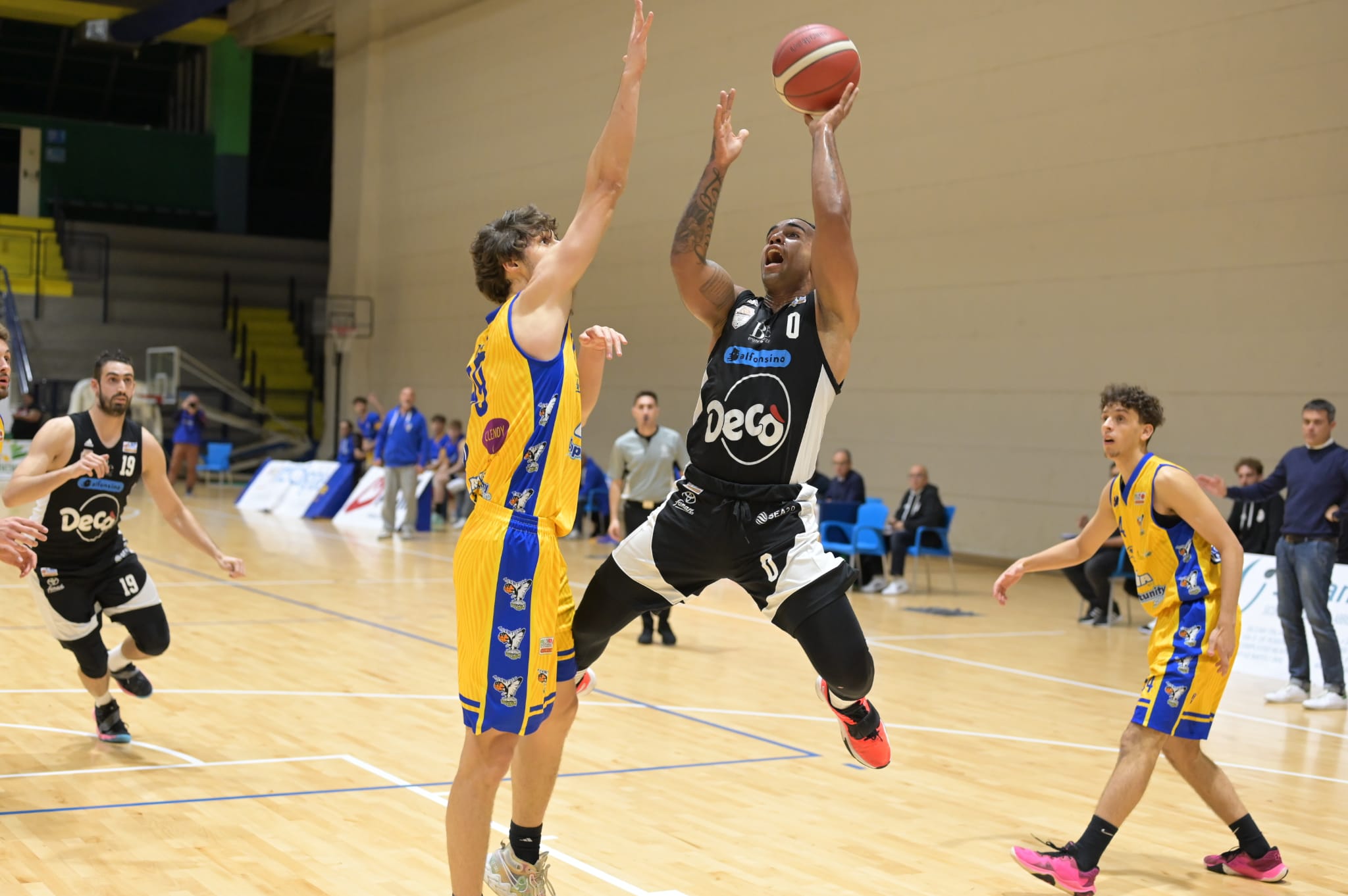 QUARTA VITTORIA DI FILA. La Juve rimonta e si prende il derby con Pozzuoli