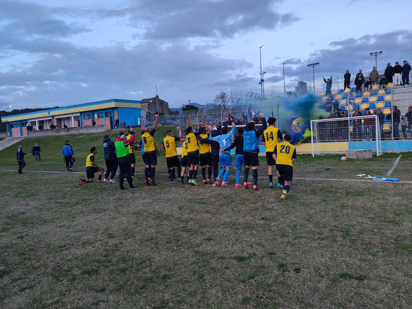 LA SESSANA S’AGGIUDICA IL BIG MATCH. I gialloblù battono il Neapolis ed in accorciano sul Neapolis