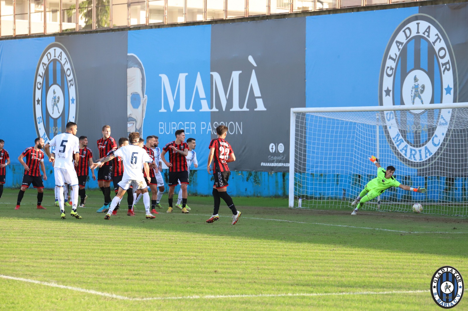 GLADIATOR SPUMEGGIANTE. Nocerina alle corde, dominio nerazzurro al “Piccirillo”