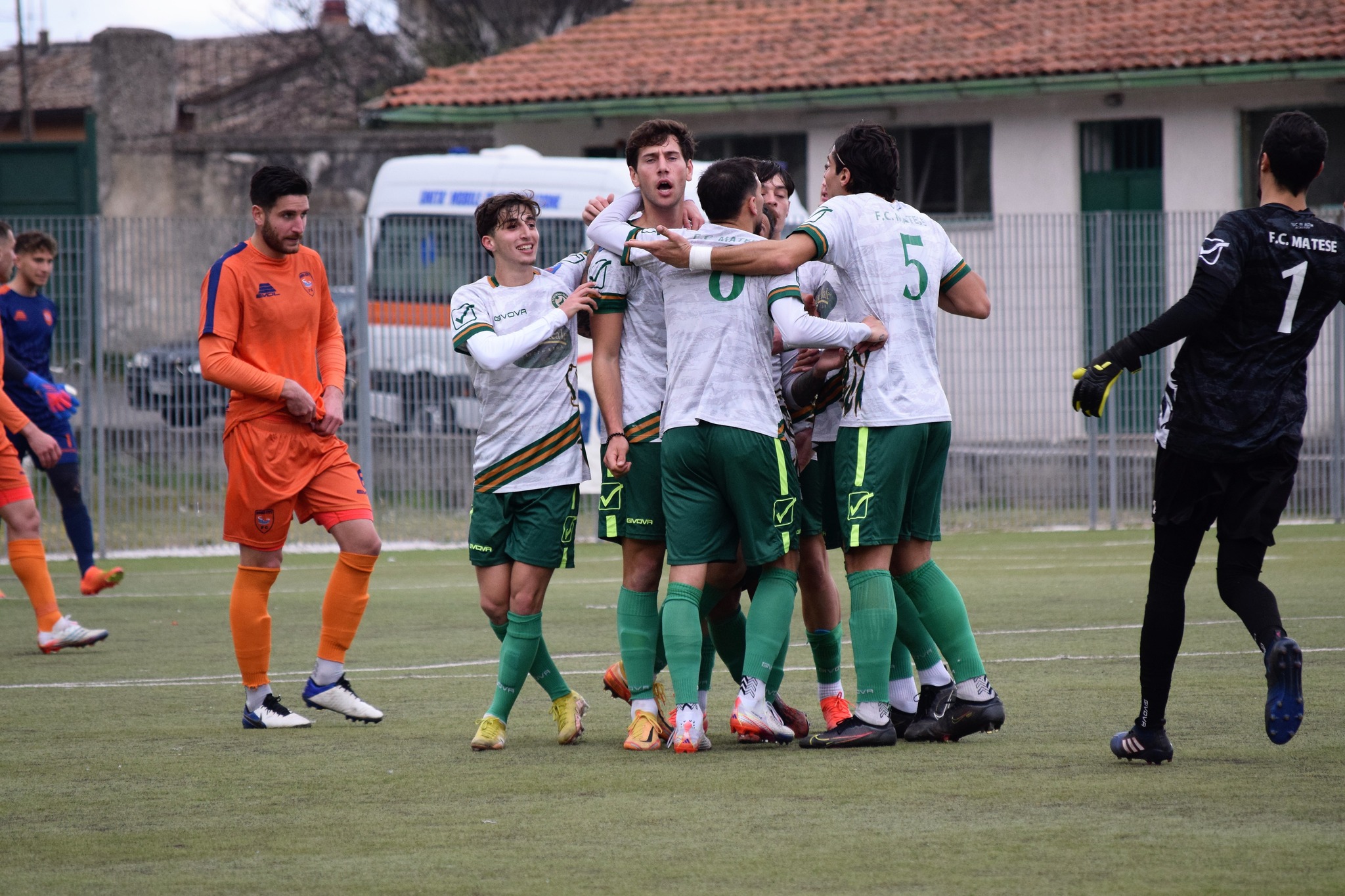 IL MATESE RIACCIUFFA LA VASTESE. I lupi la riprendono e resistono in un finale thrilling