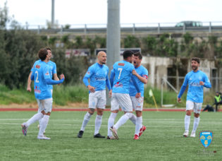 L'Albanova festeggia per il goal, Foto di Luigi Scalzone 