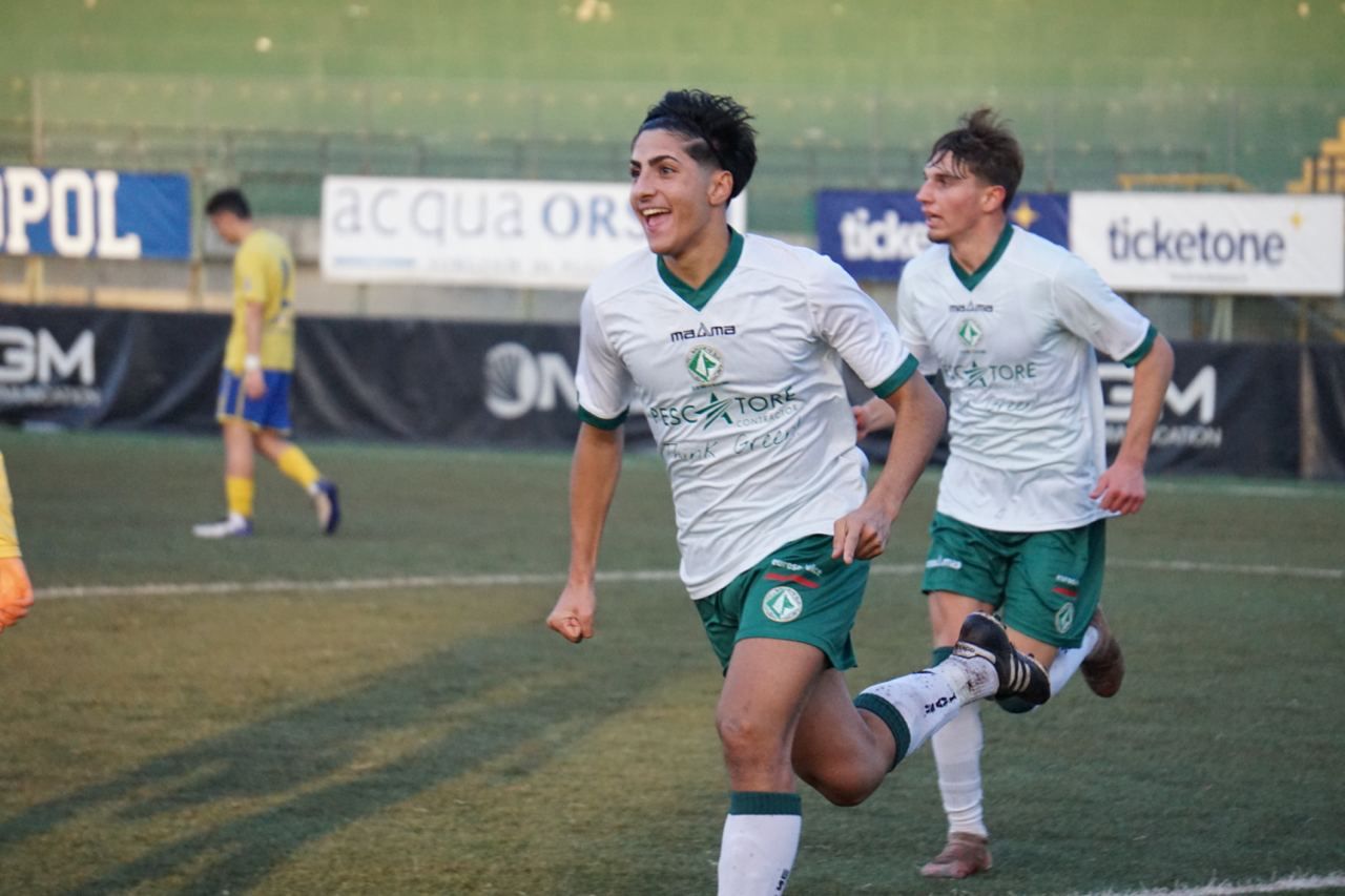 IL BABY BOMBER FA IL BIS. Il talento di San Prisco capocannoniere della Primavera 3