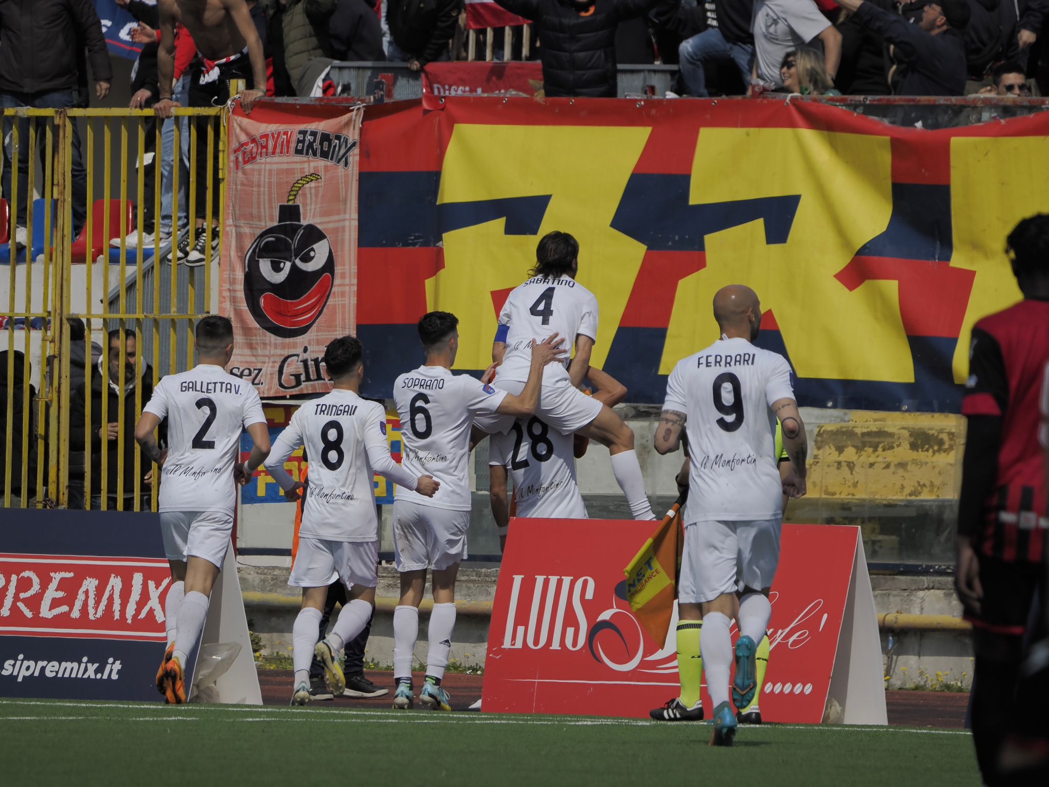ROSSOBLU’ TRAVOLGENTI. Casertana stratosferica, Sorrento piegato al Pinto. La fotogallery del successo rossoblù