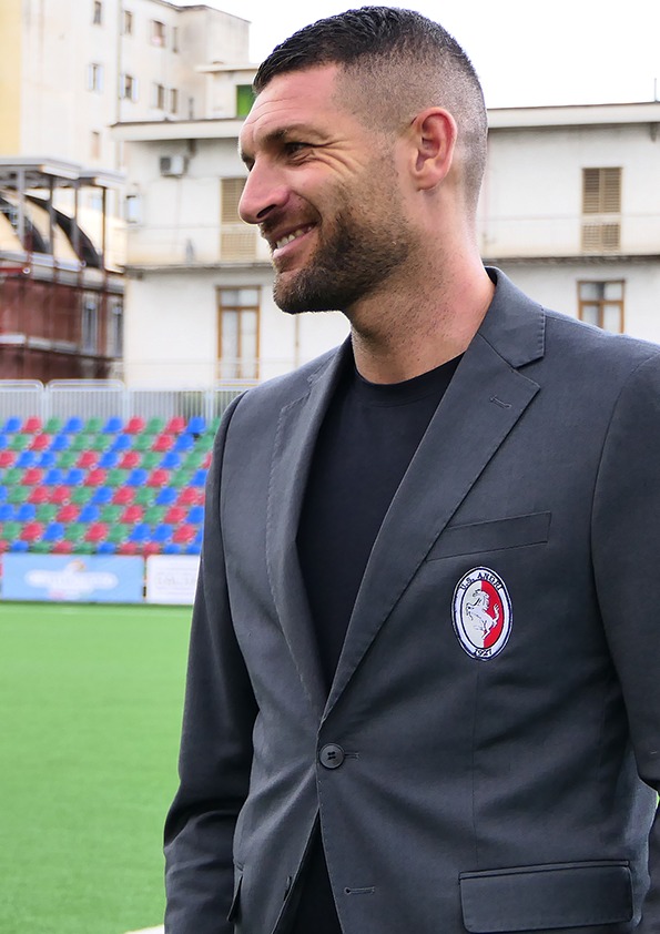 DOMENICA AL PINTO. L’Angri prepara l’impresa, il ds Del Sorbo: “Dovremo avere più fame della Casertana. In passato vicino ai rossoblù ma…”