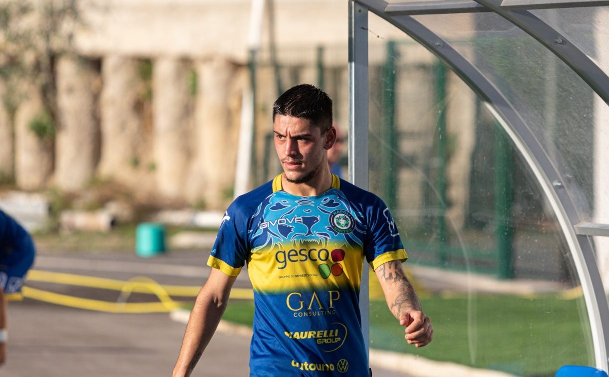 UN TALENTO PER IL REAL FORIO. Arriva un centrocampista dal Napoli United