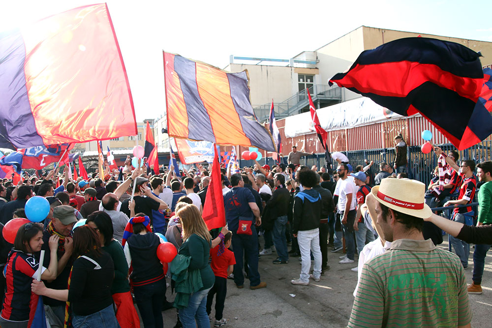 LA CASERTANA RITORNA IN SERIE C. Lunedì si riscrive la storia rossoblù: per i falchetti si spalancano le porte del professionismo