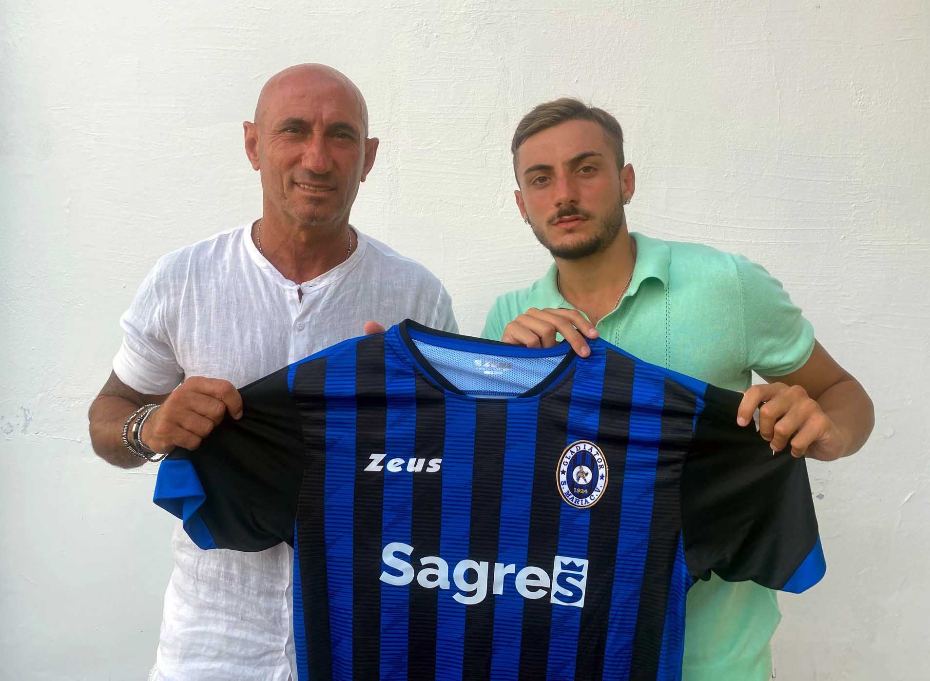 Il neo acquisto Vincenzo Romano con il ds Gaetano Romano