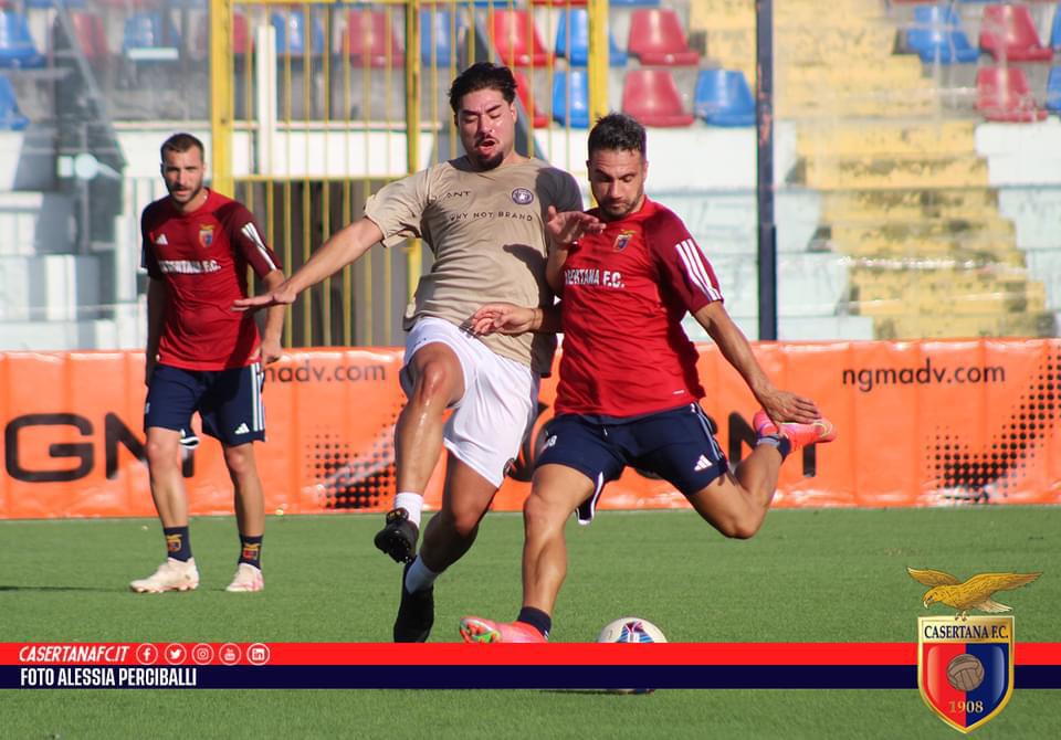 CASERTANA, PROVE DI INTESA. Attaccanti in goal con la Why Not Brand Football Aversa