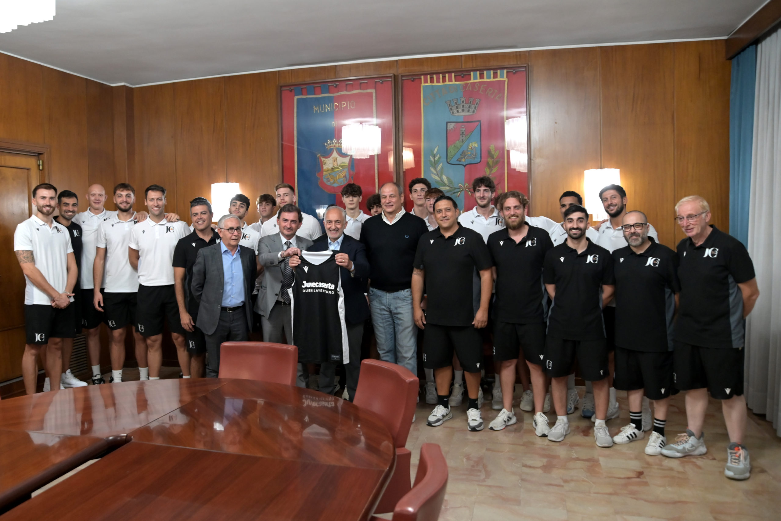 LA PRESENTAZIONE. Che entusiasmo per la Juvecaserta: “La città si aspetta molto da noi, siamo pronti”