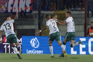 L'esultanza di Sgarbi dopo il goal del vantaggio