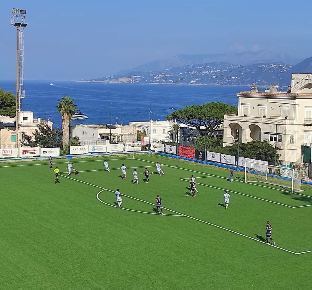 L’ALBANOVA RITROVA IL SORRISO. I biancoazzurri espugnano Capri con un tris