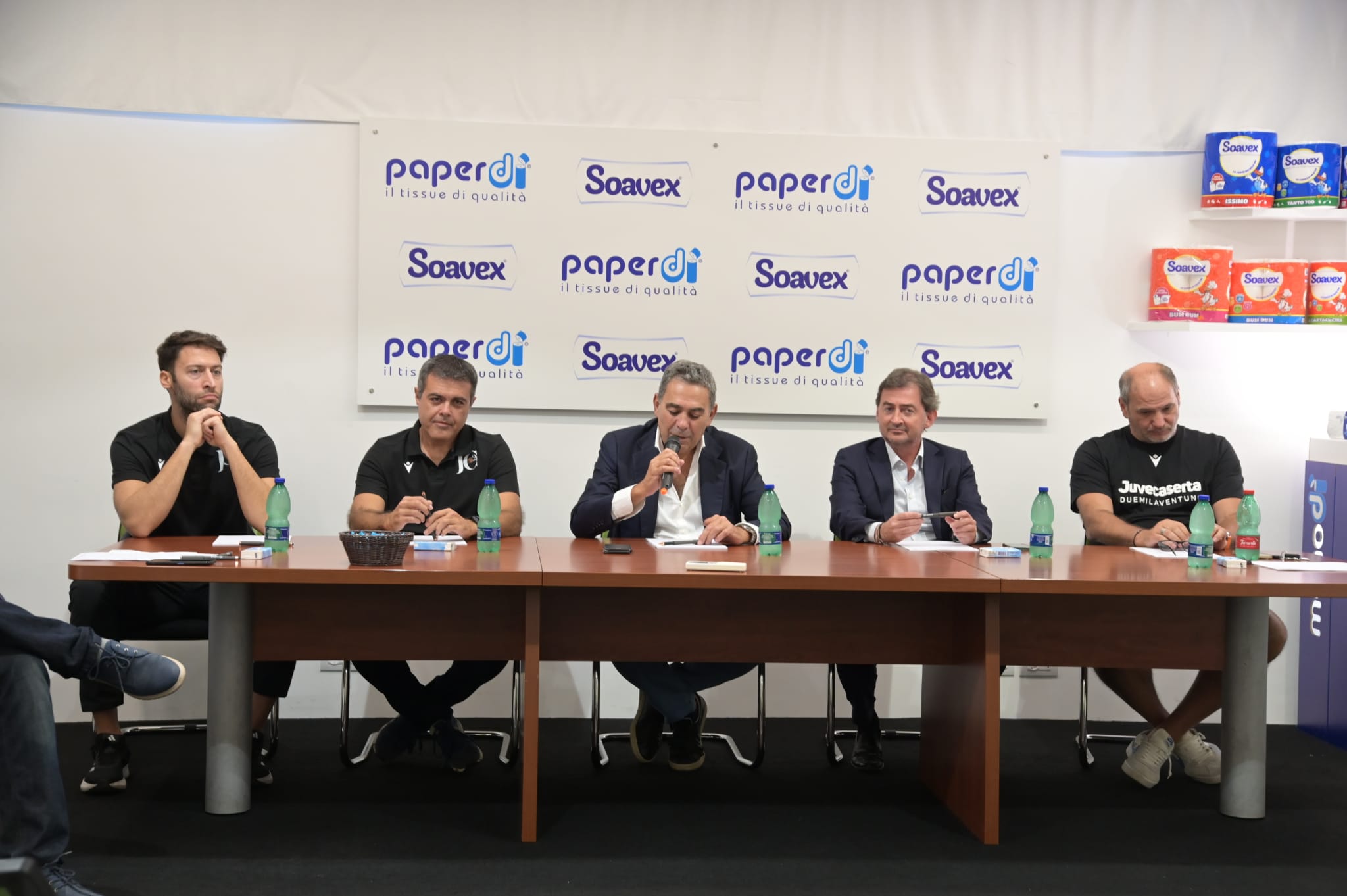 LA PRESENTAZIONE A SAN NICOLA. Juvecaserta-Paperdì binomio per il futuro: “Insieme per un lungo percorso vincente”