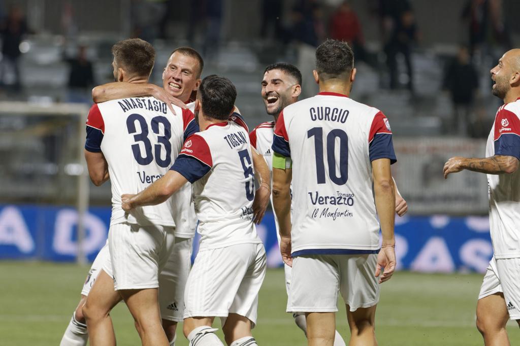 CASERTANA INARRESTABILE, ANCHE CERIGNOLA E’ CONQUISTATA. Ora i falchetti volano davvero