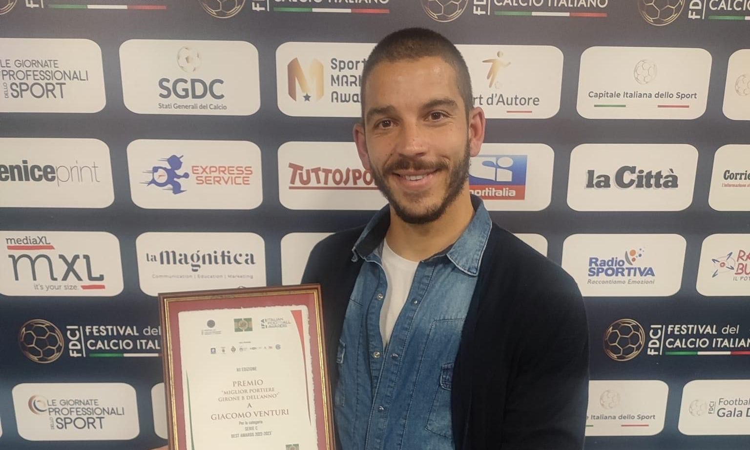 VENTURI MIGLIOR PORTIERE. Il pipelet della Casertana premiato al “Gran Galà del Calcio”