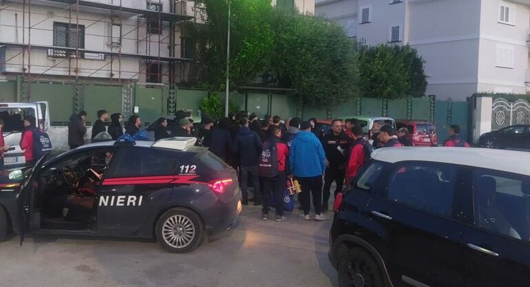 VIOLENZA TRA TIFOSI. Auto danneggiate, fumogeni e Gricignano-Messercola chiuse nello spogliatoio