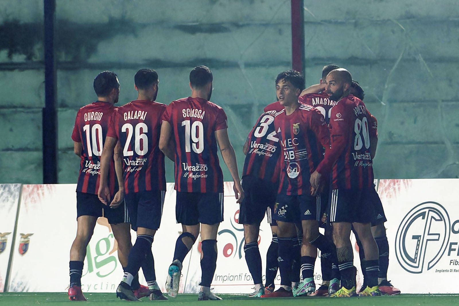 IMMENSA CASERTANA. Vittoria e terzo posto in classifica ma che inferno al “Pinto”