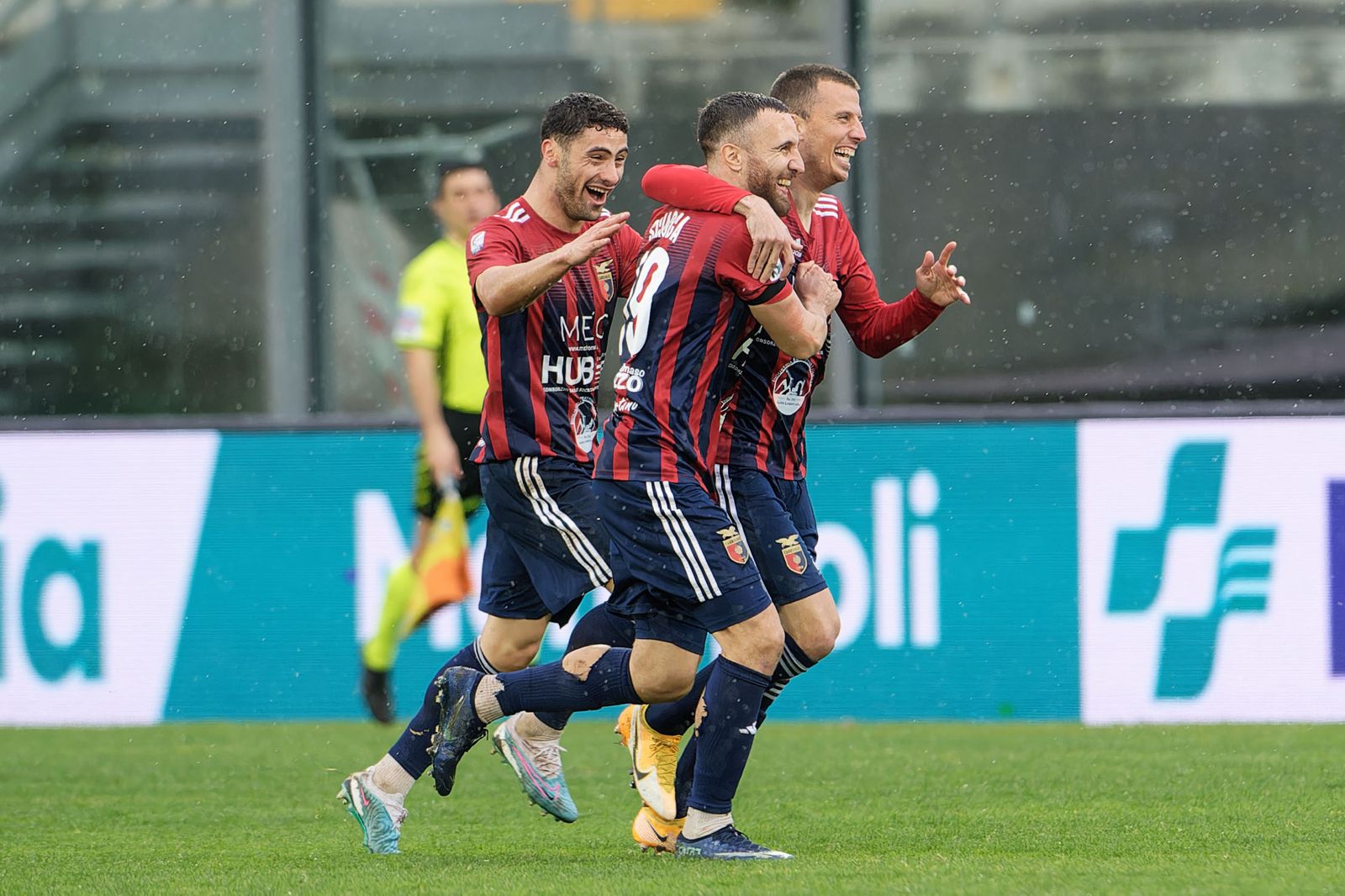 TRE PUNTI NELLA CALZA. La Casertana espugna il ‘Veneziani’ e rovina l’esordio di mister Taurino