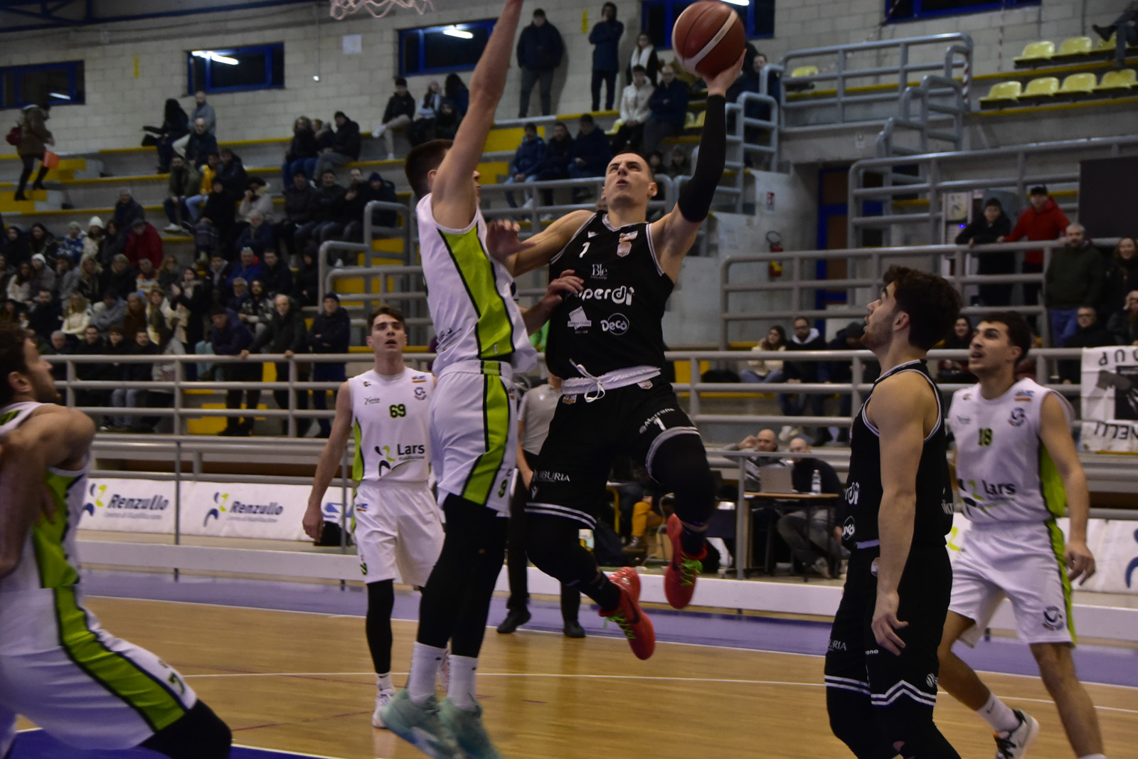 FINALMENTE JUVE! La Paperdì travolge Salerno e riaccende le speranze salvezza