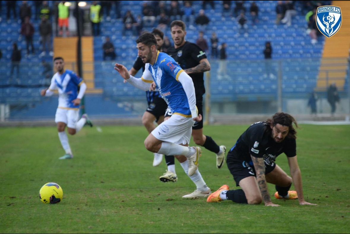 ORGOGLIO DI TERRA DI LAVORO. Super Trotta non basta al Brindisi ma il bomber casertano continua a strappare applausi