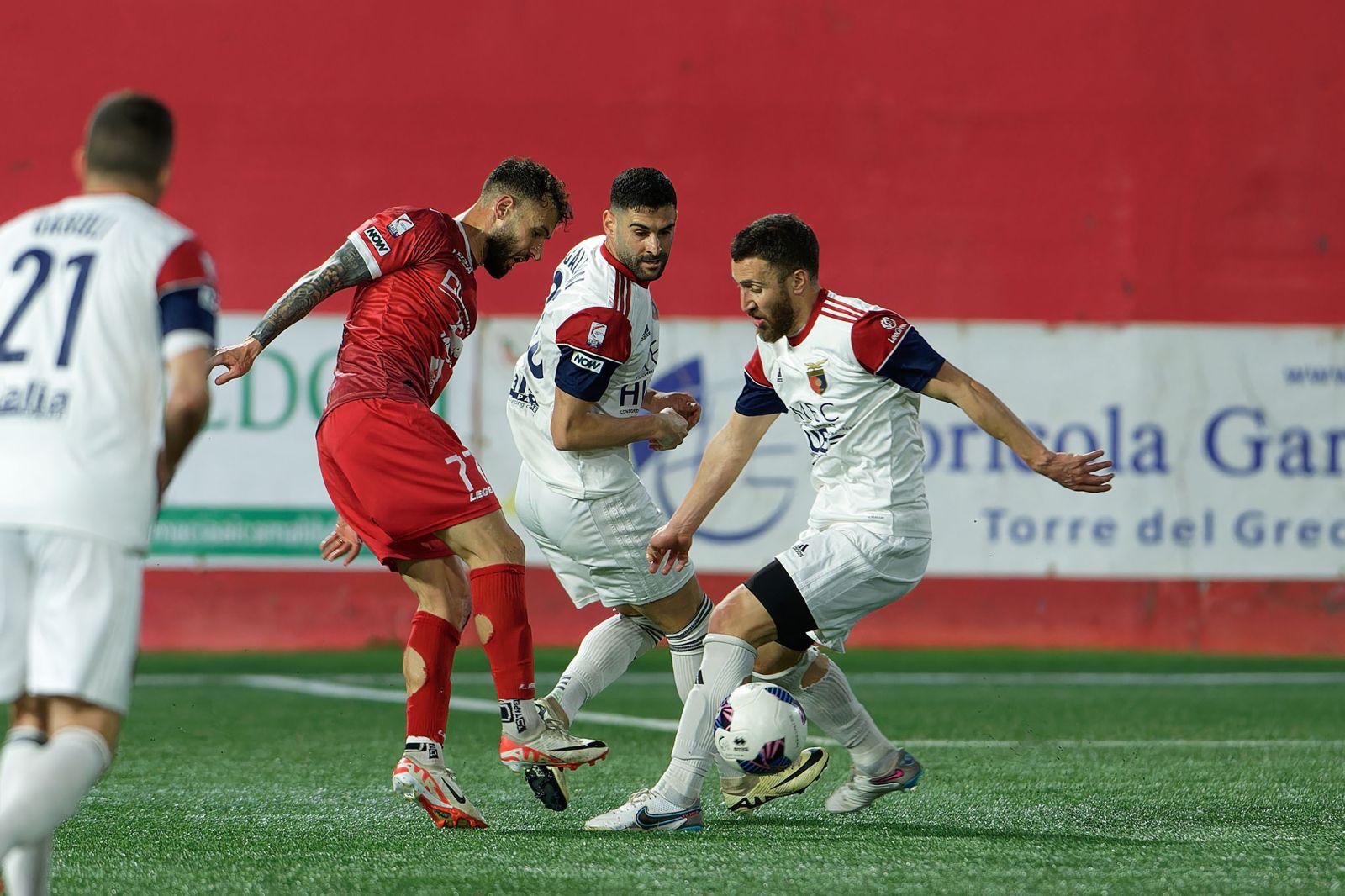 DISFATTA. Casertana a pezzi travolta dalla Turris. Rileggi la nostra diretta