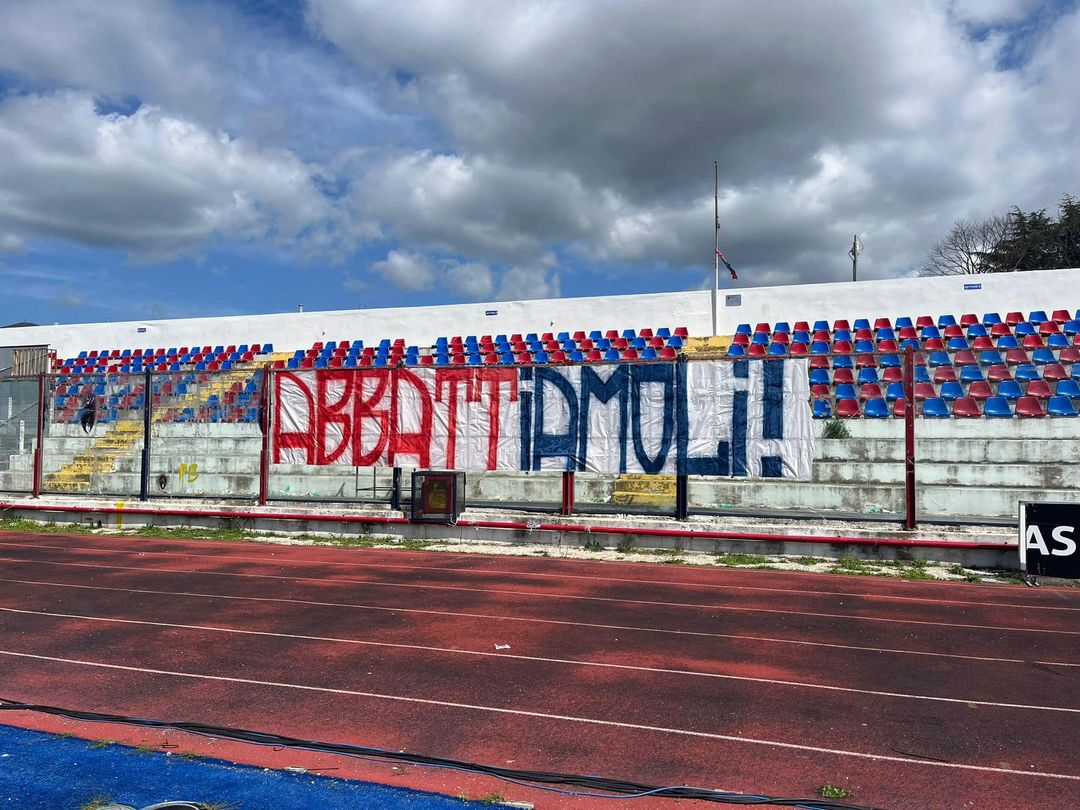 LA CARICA. Casertana, gli ultras alla squadra: “Abbattiamoli”