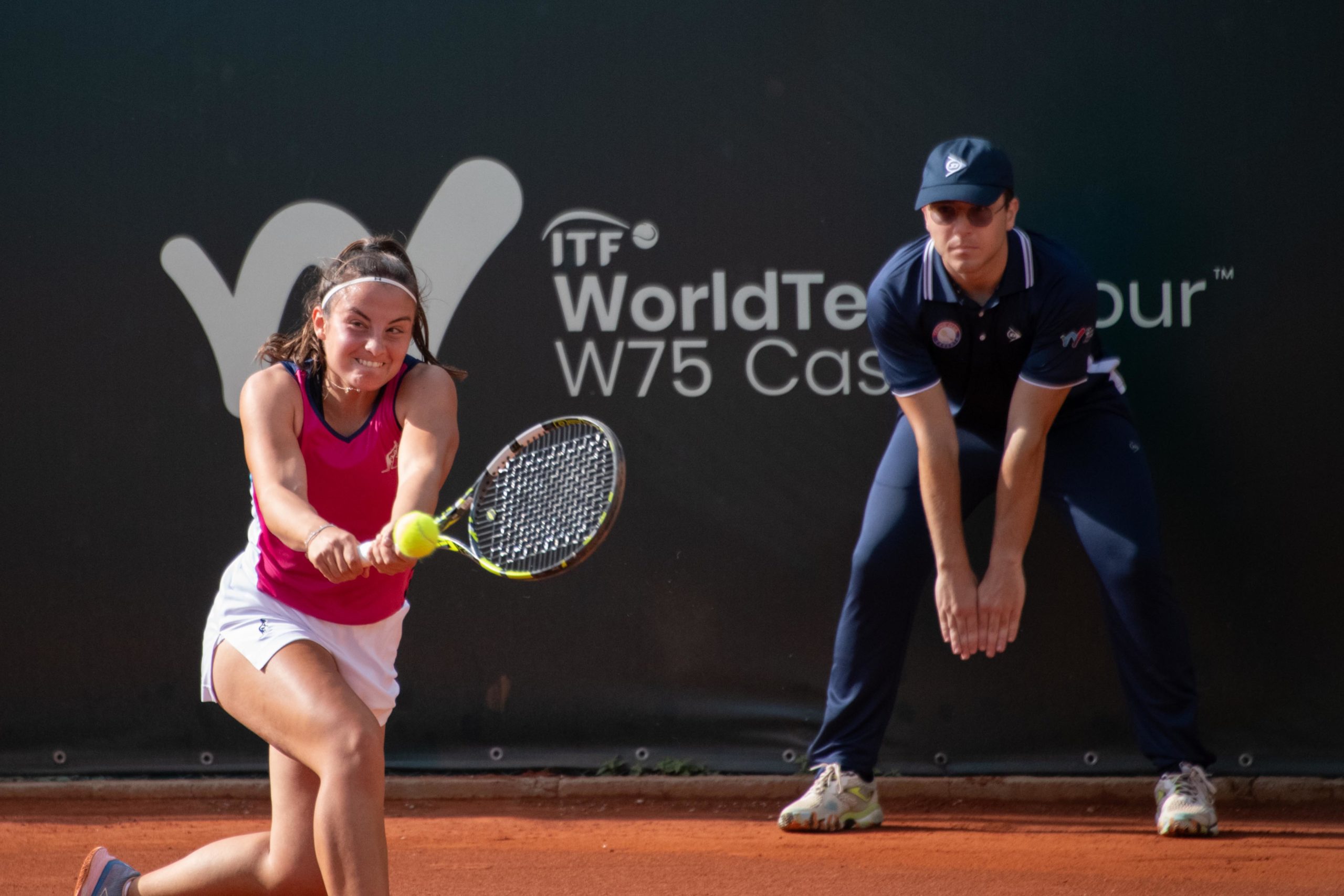 La pioggia non ferma la prima giornata degli Internazionali Femminili di Caserta. Tante italiane attese per lunedì