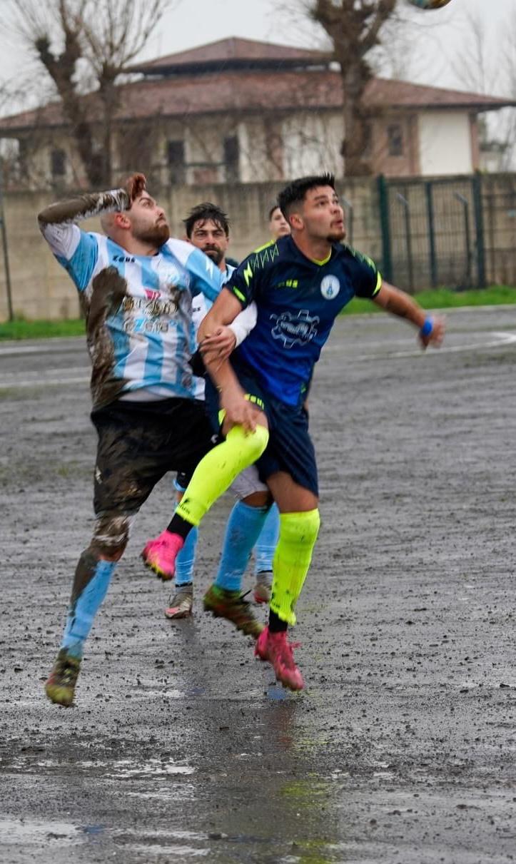 IL CARINOLA CONFERMA UN CALCIATORE DI TALENTO . Ripici pronto ad entusiasmare la piazza gialloblù