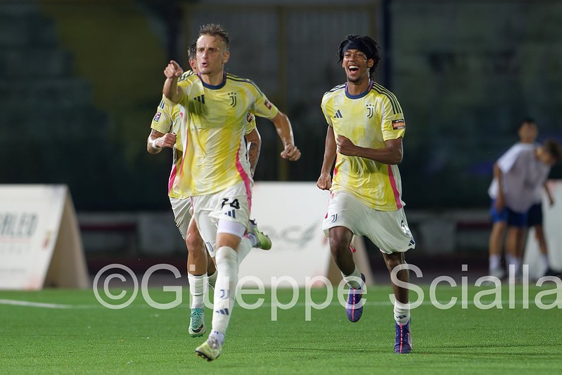 In ogni categoria la solita Juventus. Da annullare la rete di Papadopoulos, ecco perchè il gol vittoria è irregolare