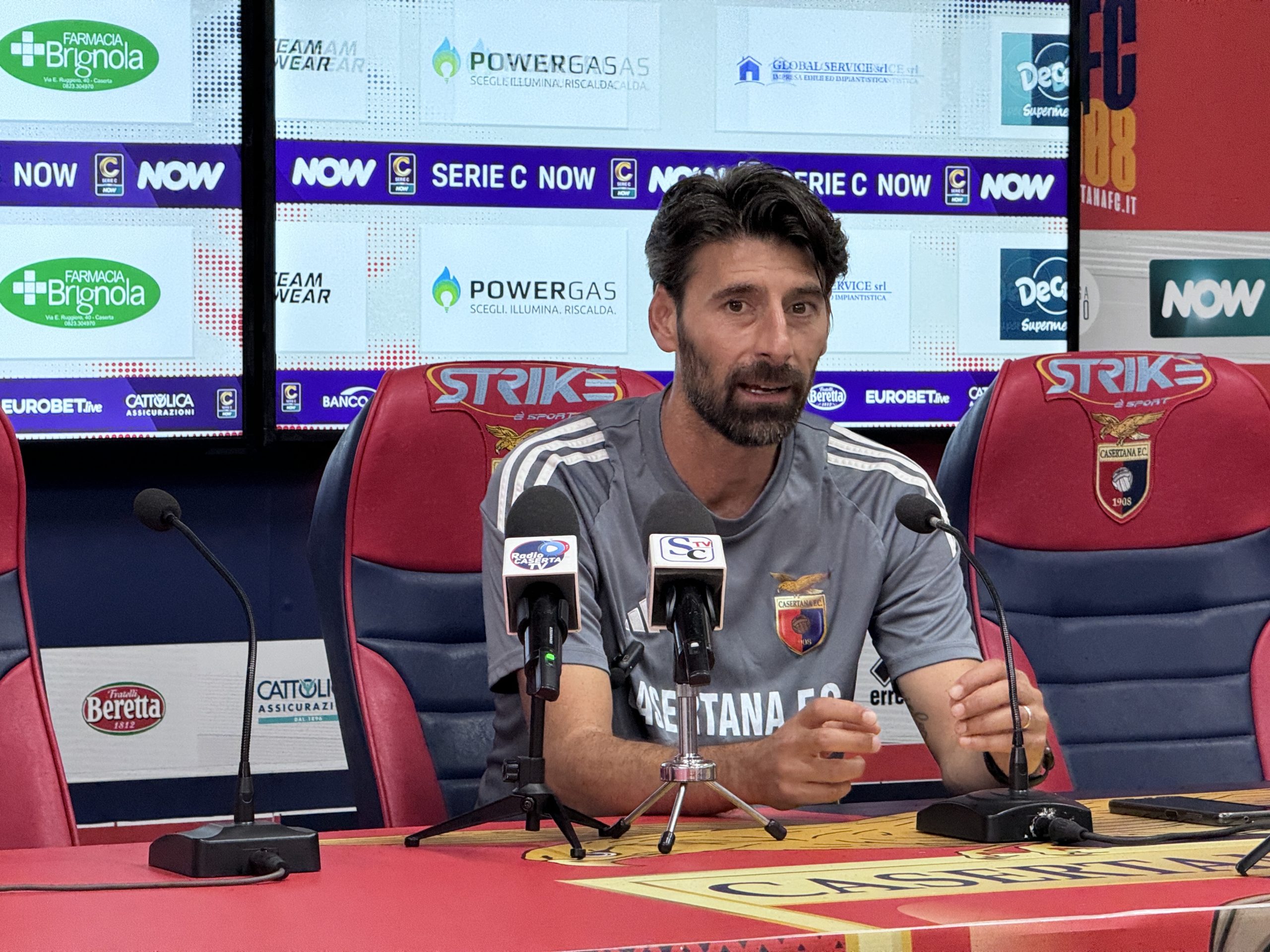 VIDEO.  Caserta tra Giugliano e mercato, mister Iori: “Vogliamo bissare la prova di Terni. Rinforzi? Servono assolutamente. Settimana prossima decisiva”