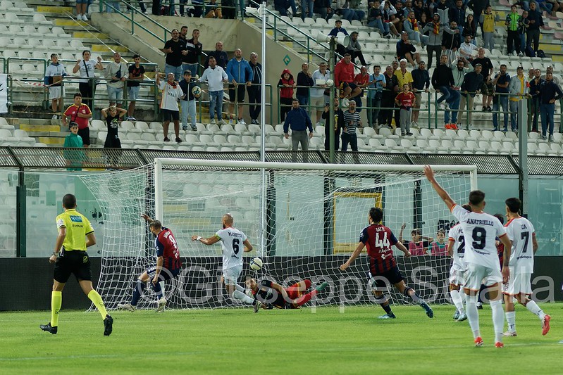 VIDEO. La Casertana si accende all’improvviso e rimonta il doppio svantaggio a Messina. Gli highlights del match