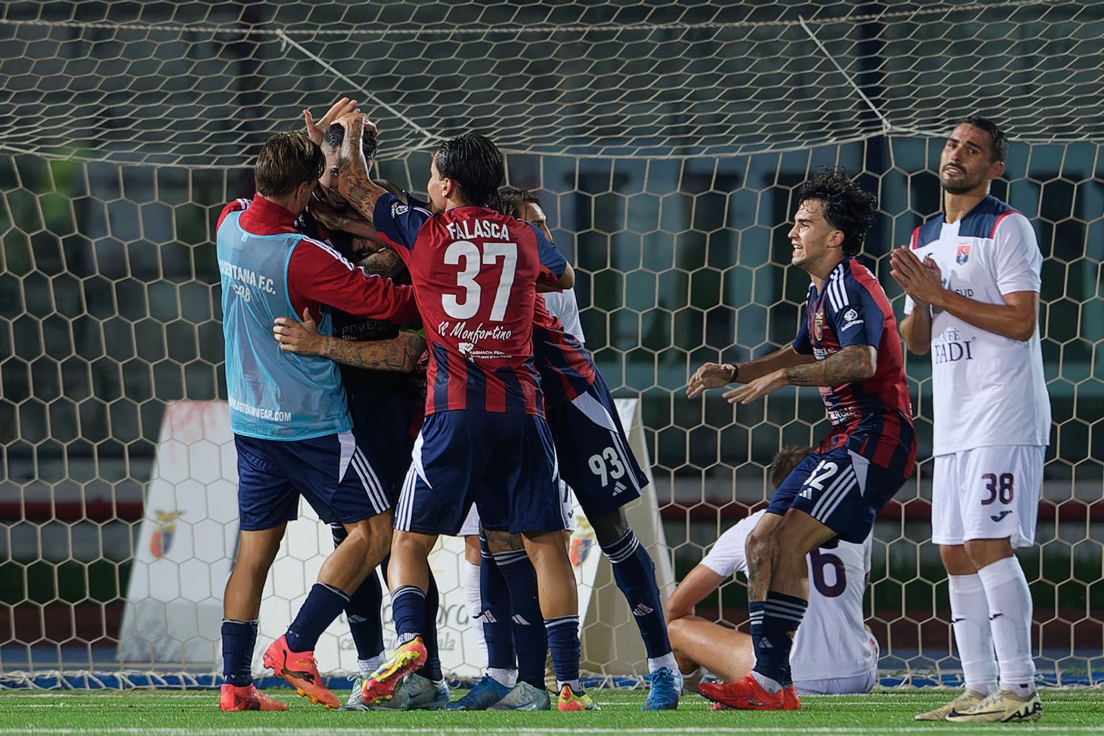FINALMENTE I TRE PUNTI. La Casertana non sbaglia, Taranto ancora ko al Pinto. Rileggi la diretta testuale