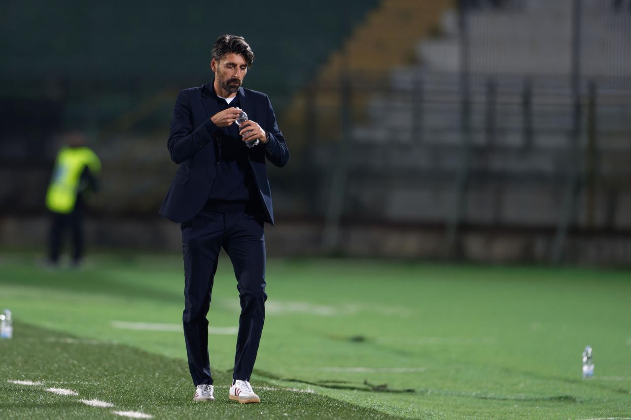 AD AVELLINO PESANTE KO. Casertana sbranata dai lupi, il derby è un incubo per il rossoblu. Rileggi la nostra diretta