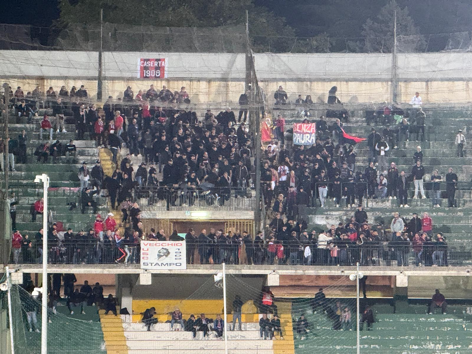 LA PAZIENZA E’ FINITA. Casertana mortificata dall’Avellino e scoppia la contestazione dei tifosi rossoblù