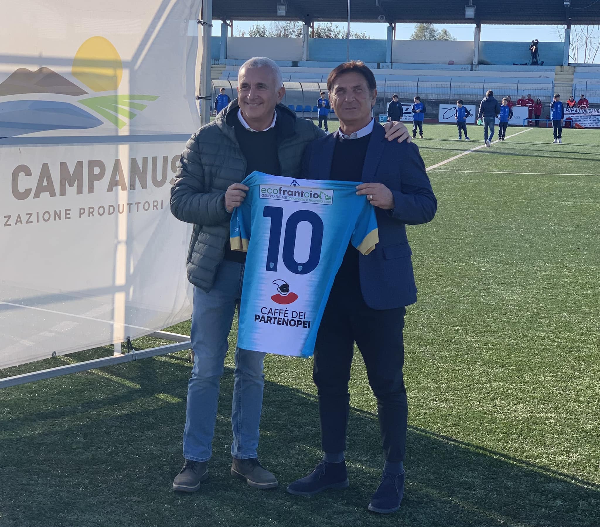 Castel Volturno, tributo al tecnico Muro da parte dell’Albanova prima del match. Ecco il perchè…