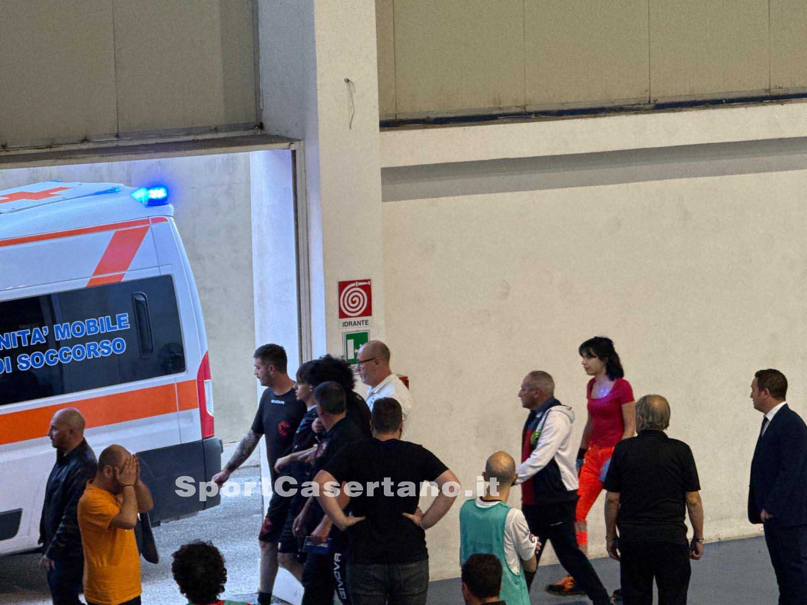 LE FOTO SHOCK. A Casagiove sfiorato il dramma: calcettista del Senise ricoverato d’urgenza in ospedale!