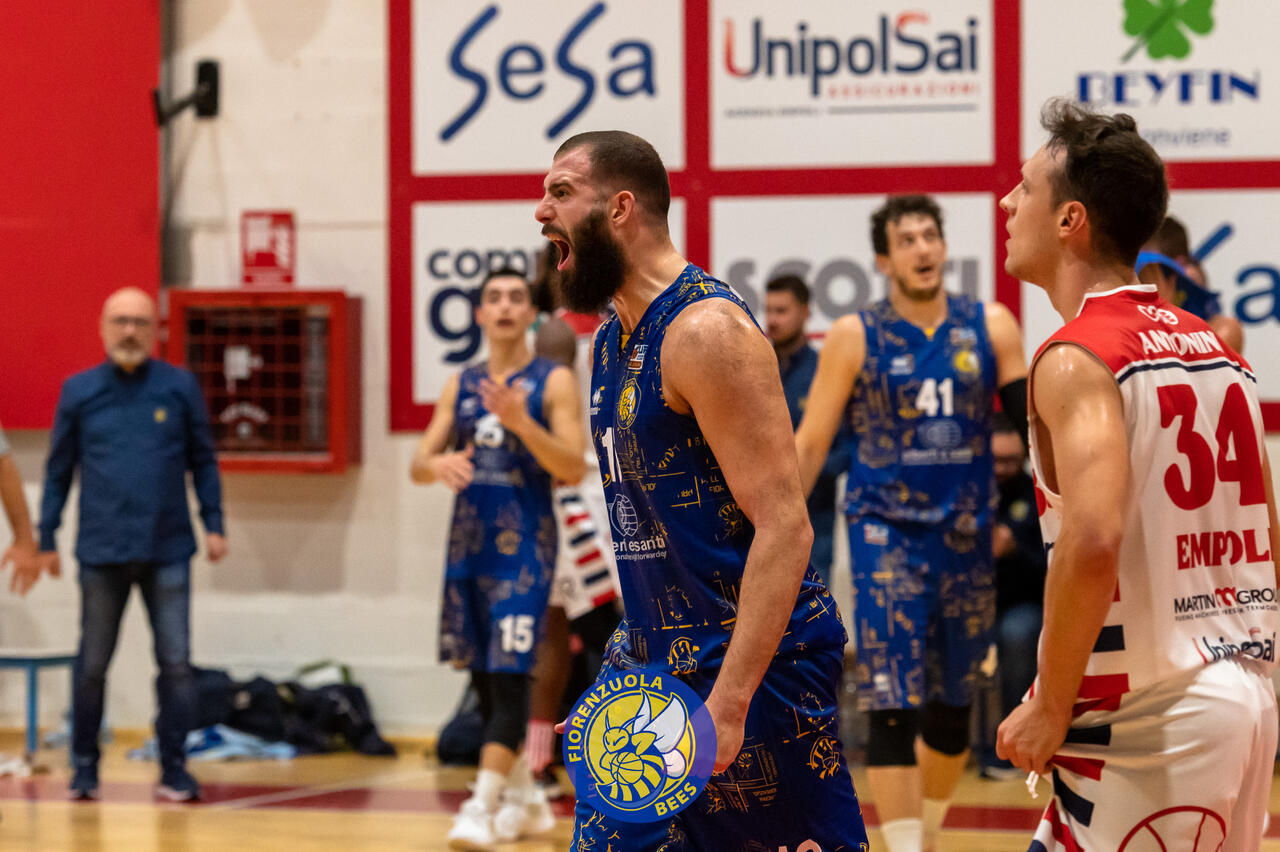 CENTIMETRI E MUSCOLI PER LA JUVE. La Paperdì mette un ex Livorno e Montecatini sotto canestro